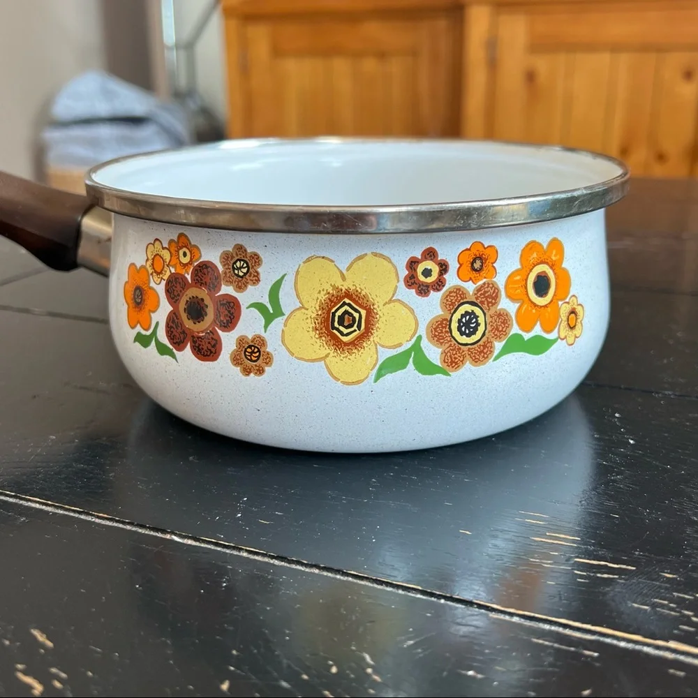 ⭐️ Vintage Harvest Bloom Porcelain  Floral Pan, Retro Flower Power Pot Sauce Pan